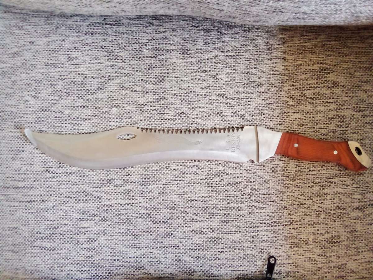 LARGE HUNTING KNIFE