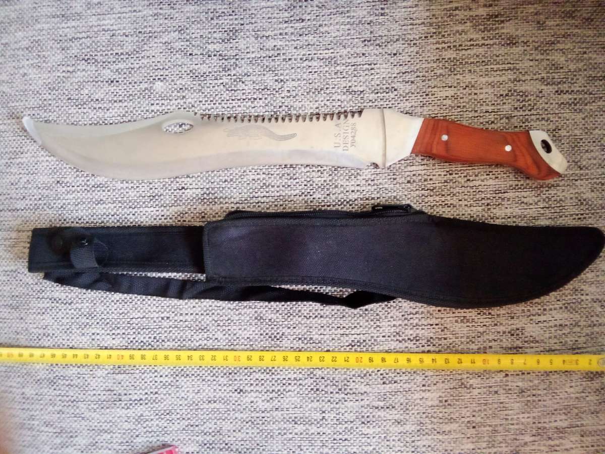 LARGE HUNTING KNIFE