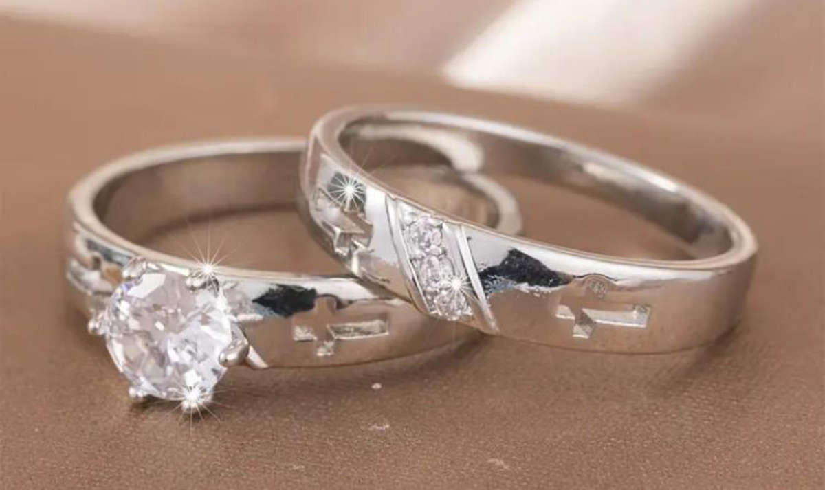 Woman's wedding ring set