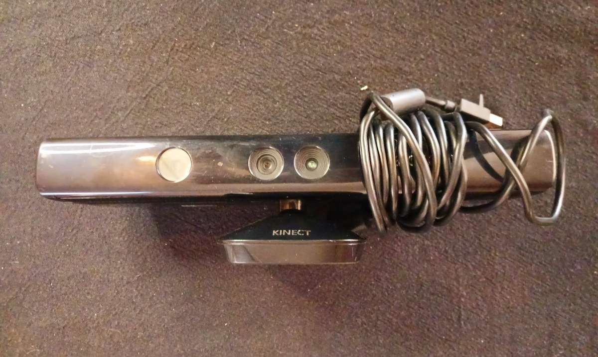 Kinect Sensor + FIVE games bundle (XBOX360)