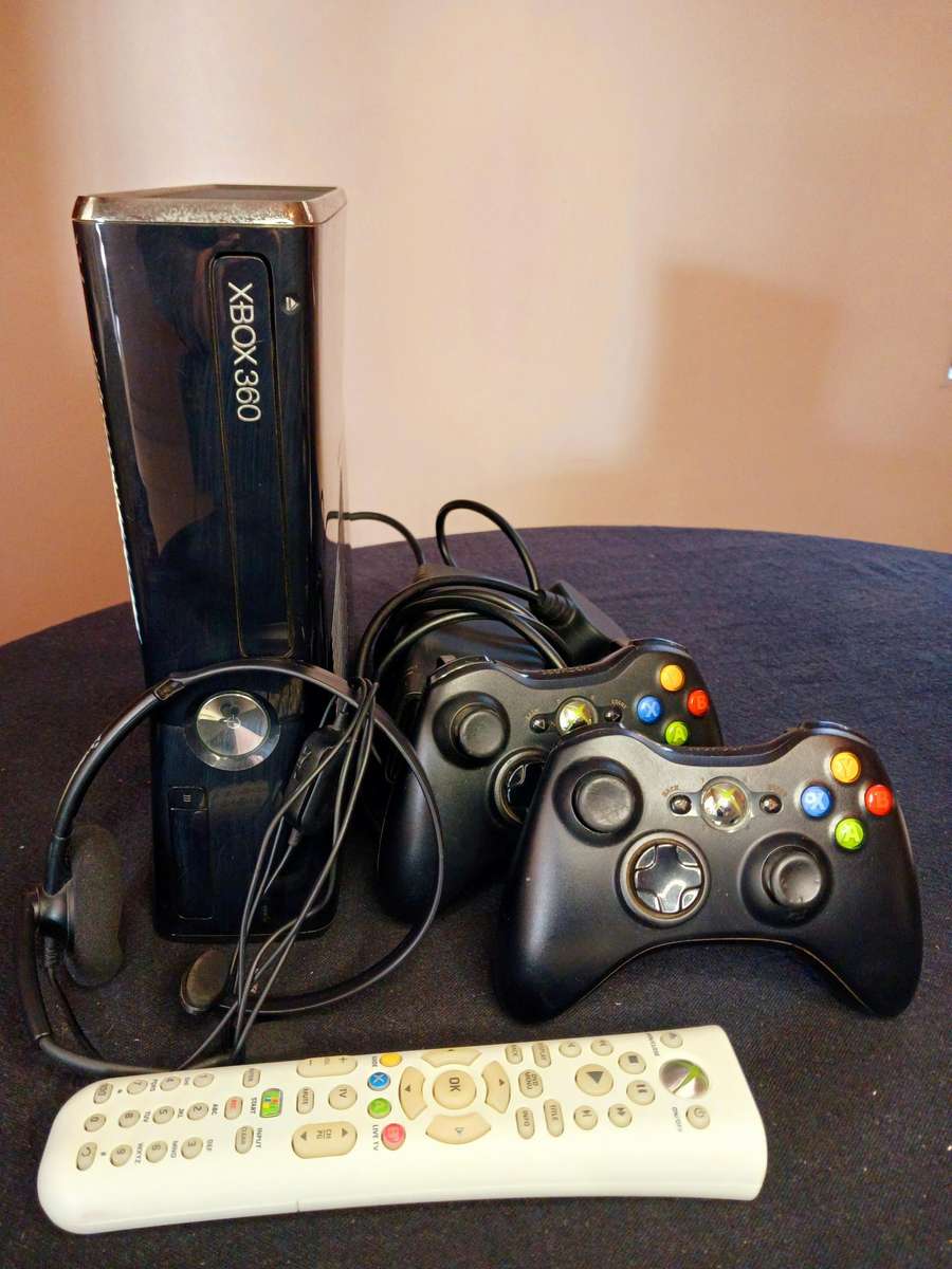 XBOX 360 Console, with 2 controllers, 1 Xbox headset & one Xbox remote control (All original)