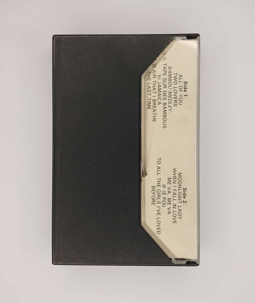 Julio Iglasias - 1100 Bell Air Place Cassette