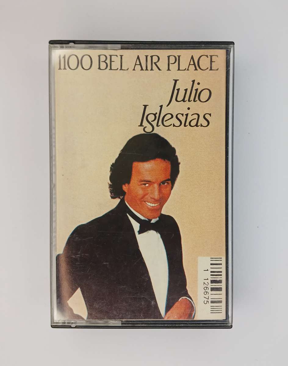 Julio Iglasias - 1100 Bell Air Place Cassette