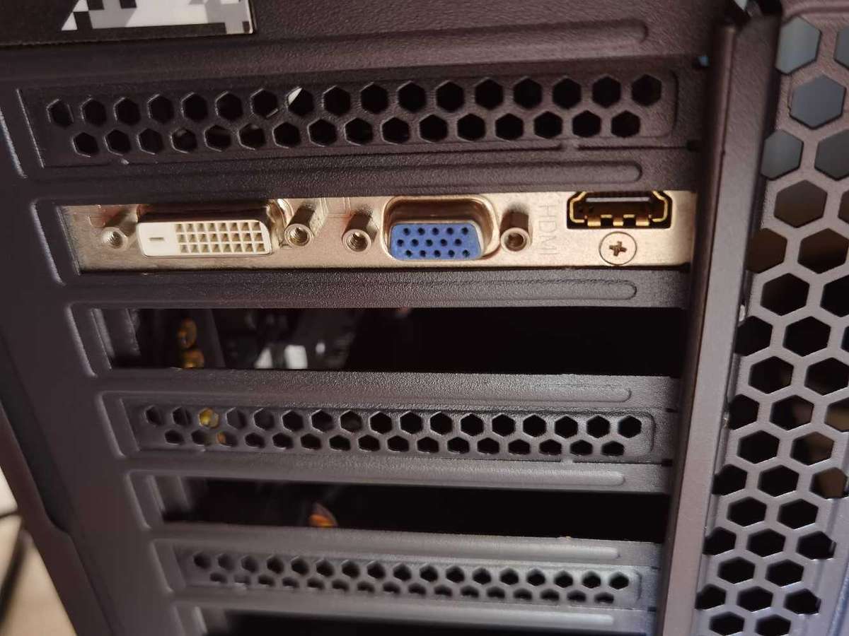 AMD Ryzen 3700X PC / AMD Radeon HD 6570 1GB