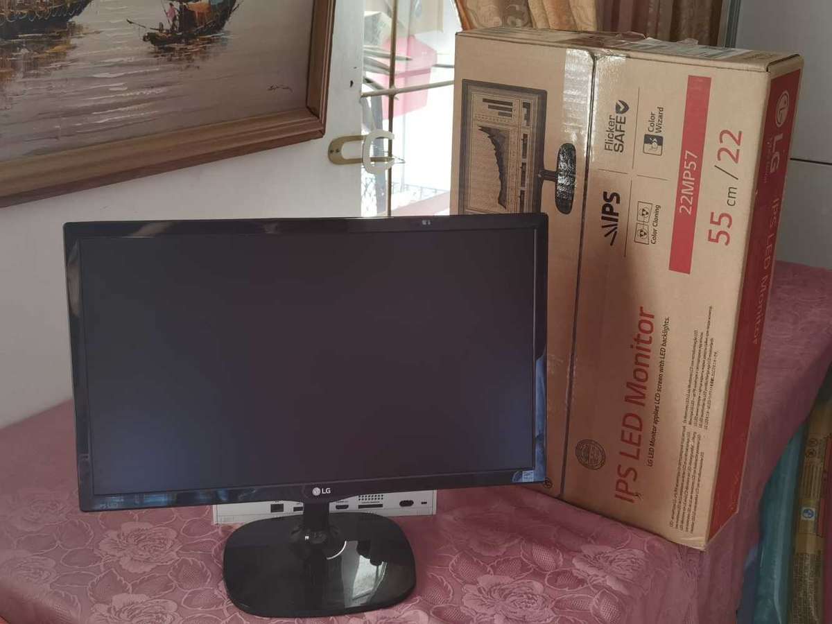 XBOX SERIES S + LG 1080P MONITOR COMBO