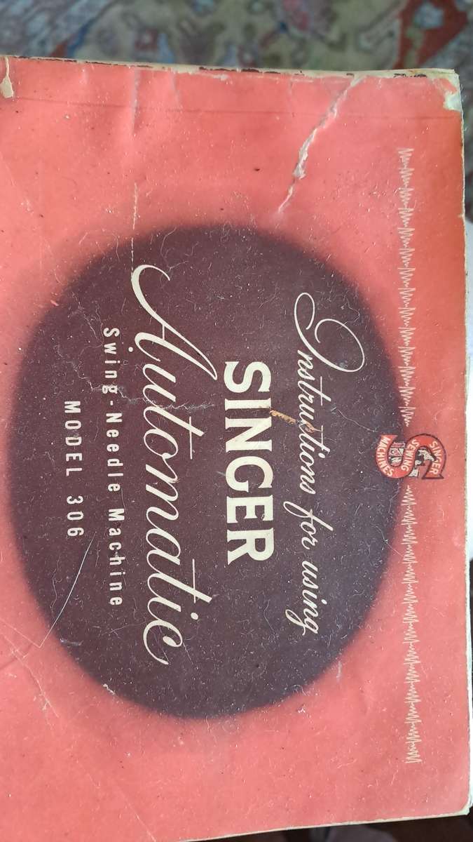 VINTAGE SINGER AUTOMATICE SEWING MACHINE