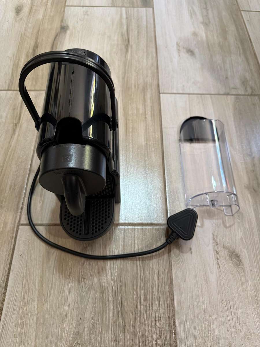 Nespresso Inissia Coffee Machine  Black (Great Condition)