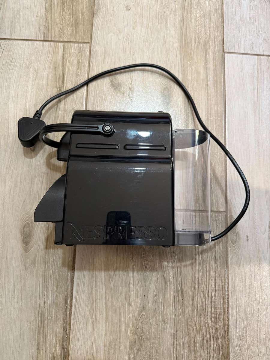 Nespresso Inissia Coffee Machine  Black (Great Condition)