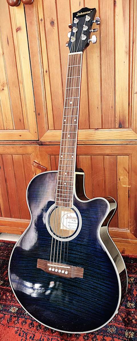 Acoustic/electric guitar with case