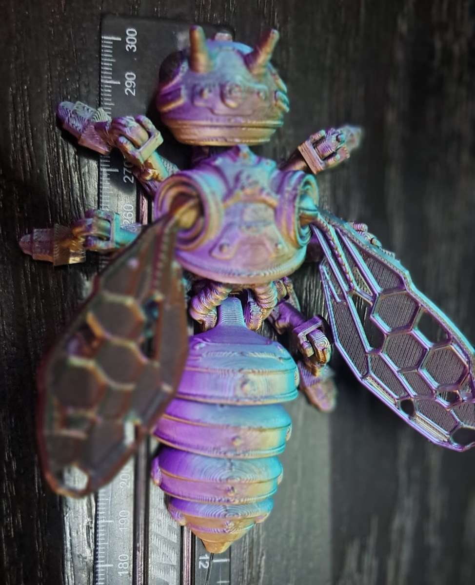 1pc 3D Printed Mechanical Movable Joints Bee Statue Figurine, With Movable Wings