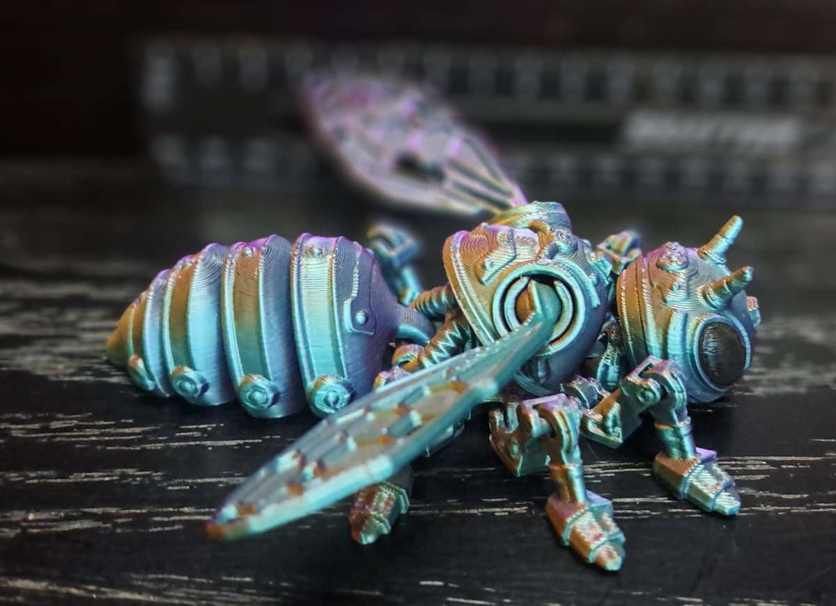 1pc 3D Printed Mechanical Movable Joints Bee Statue Figurine, With Movable Wings