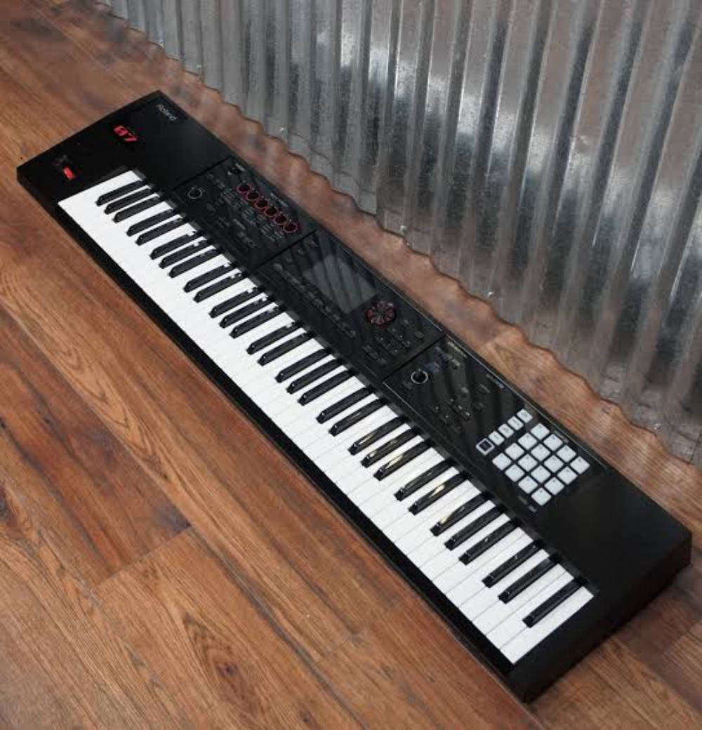 Roland fa 07