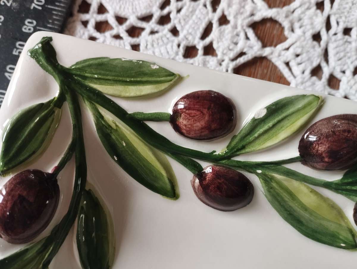 Italian pottery olive dish