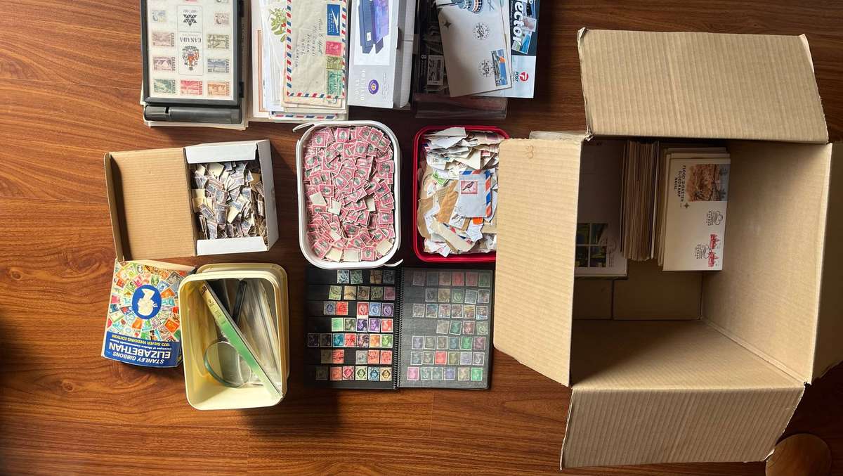 Box lot of just under 8kg