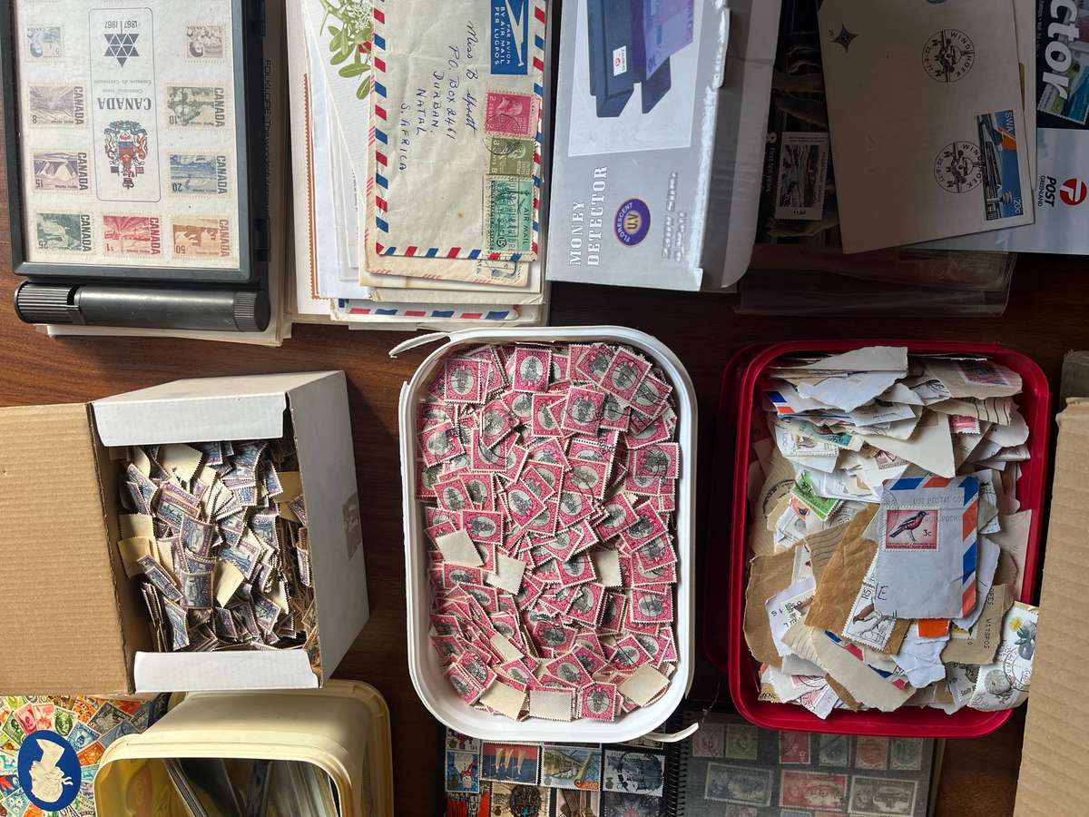 Box lot of just under 8kg
