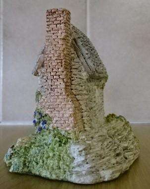 COLLECTIBLE COTTAGE, LIKELY FROM THE LILLIPUT LANE, CAMELOT COLLECTION EAST SUSSEX U K