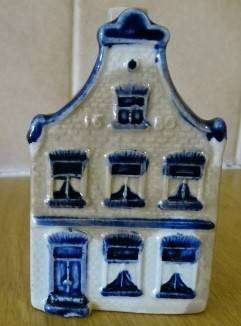 VINTAGE KLM ROYAL DELFT HOUSE #5 (HEIGHT 7,5 CM X 4 CM) MARKED