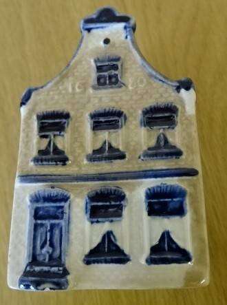VINTAGE KLM ROYAL DELFT HOUSE #5 (HEIGHT 7,5 CM X 4 CM) MARKED