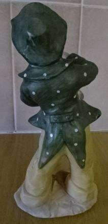 CERAMIC / PORCELAIN FIGURINE OF A HOBO CLOWN PLAYING SAXOPHONE  (+- 1984)