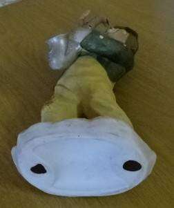 CERAMIC / PORCELAIN FIGURINE OF A HOBO CLOWN PLAYING SAXOPHONE  (+- 1984)