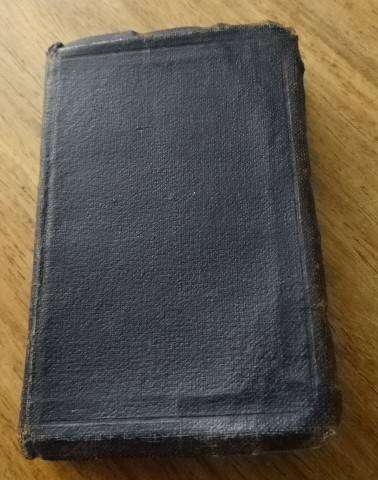 VINTAGE NEW TESTAMENT BIBLE (1935 - 7CM X 10 CM)