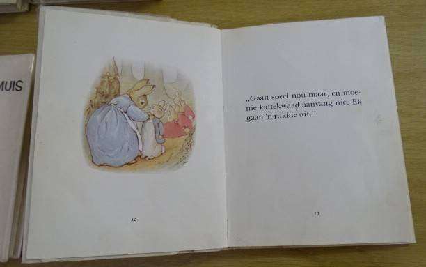 SEWE BEATRIX POTTER BOEKIES IN AFRIKAANS (1970'S)