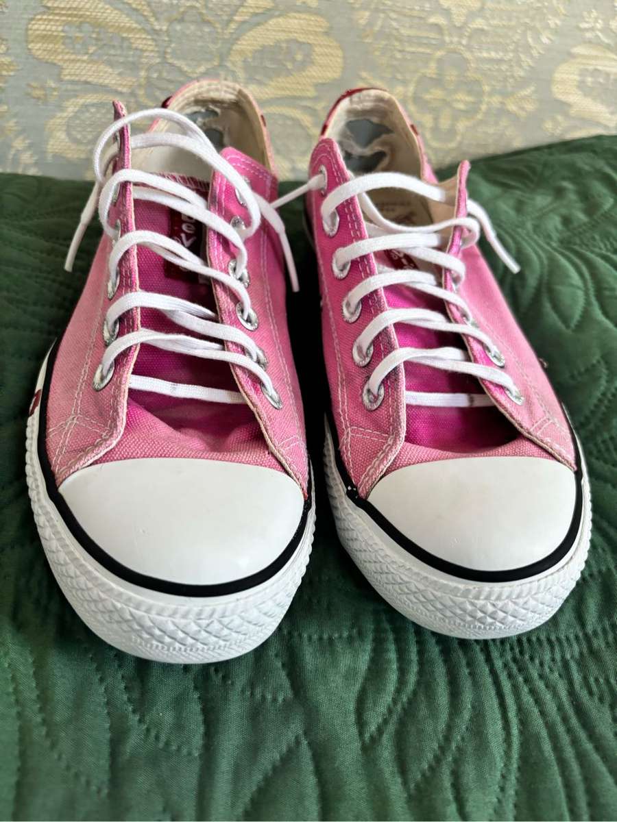 Levis Canvass Womens Size 7 Pink Shoes