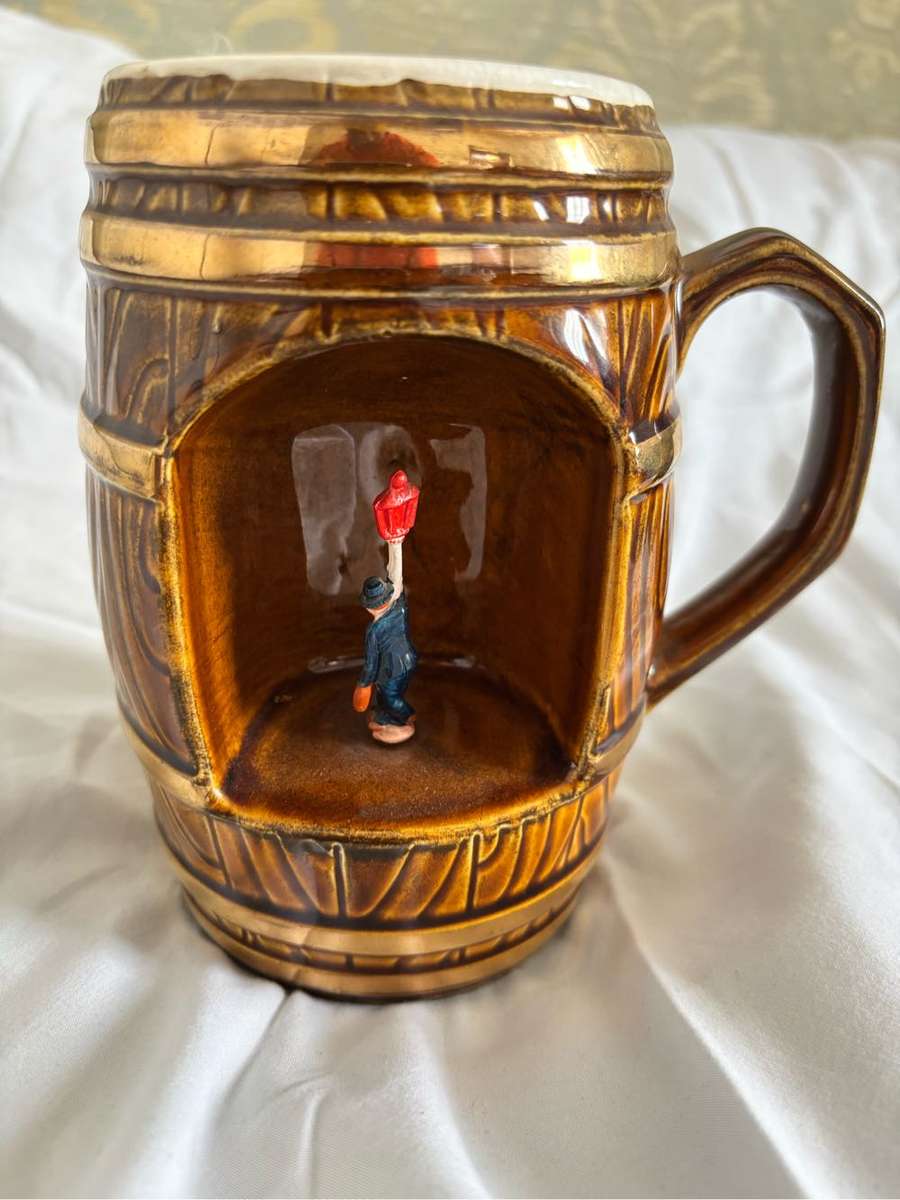 Beer Stein Music Box Unique Vintage Man on Lamp Post Winding