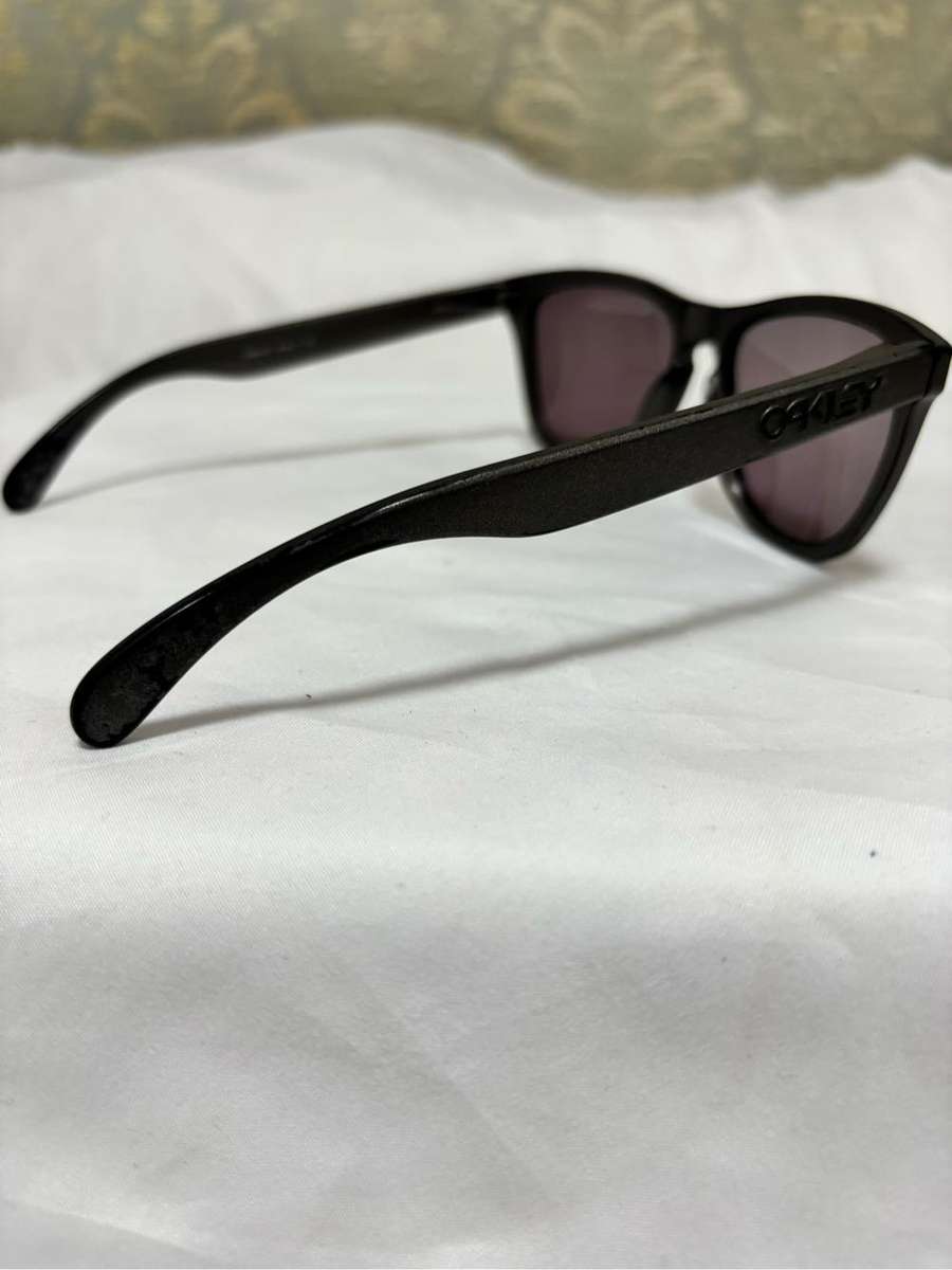 Oakley Frogskins Cat eye Sunglasses markings end of arms