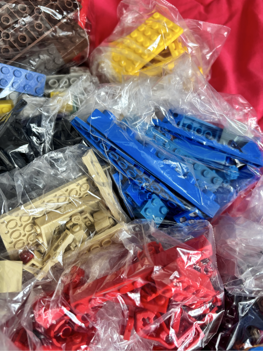 Lego mix pieces colours red, blue, grey, black, yellow, white Lego