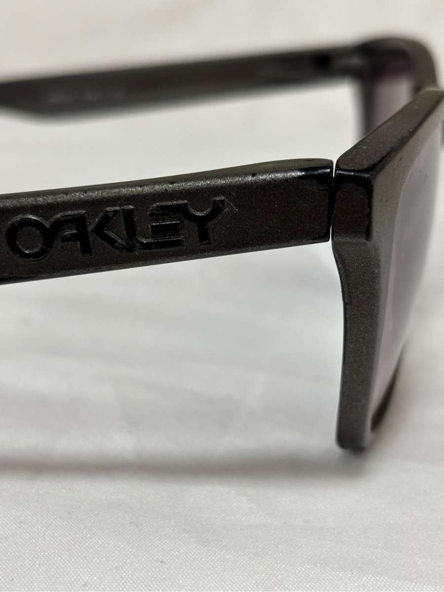 Oakley Frogskins Cat eye Sunglasses markings end of arms