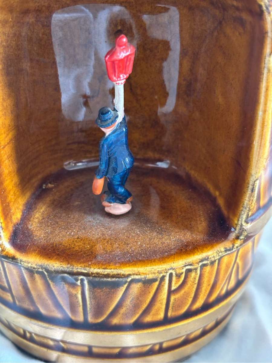 Beer Stein Music Box Unique Vintage Man on Lamp Post Winding