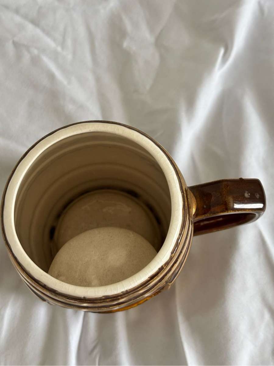 Beer Stein Music Box Unique Vintage Man on Lamp Post Winding