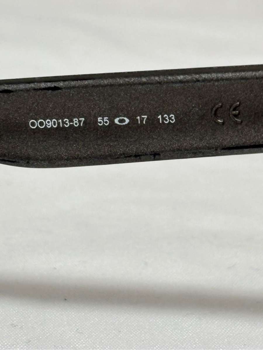 Oakley Frogskins Cat eye Sunglasses markings end of arms