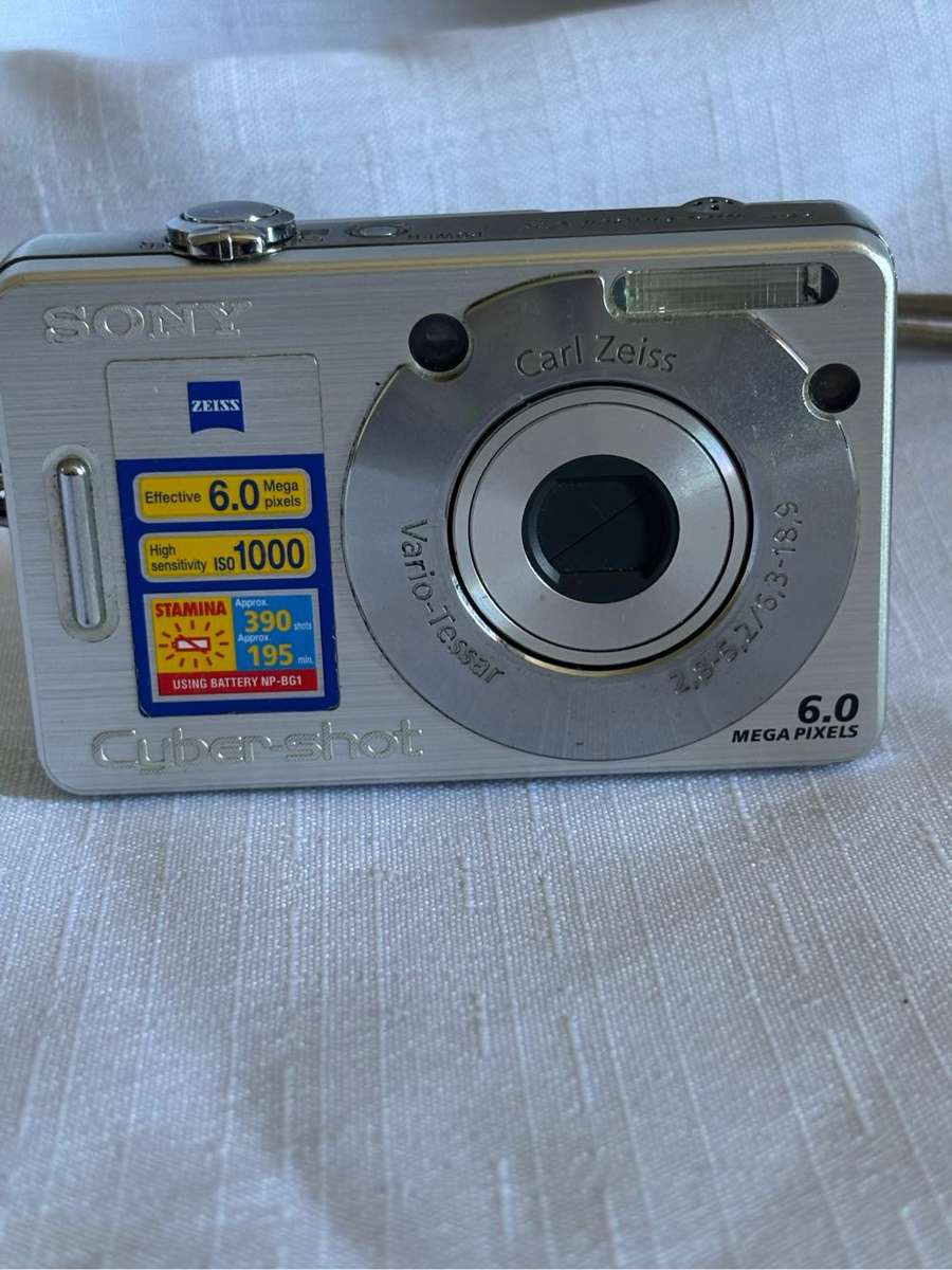 Sony Cybershot DSC-W50 Compact Digital Camera, Charger, Memory Card