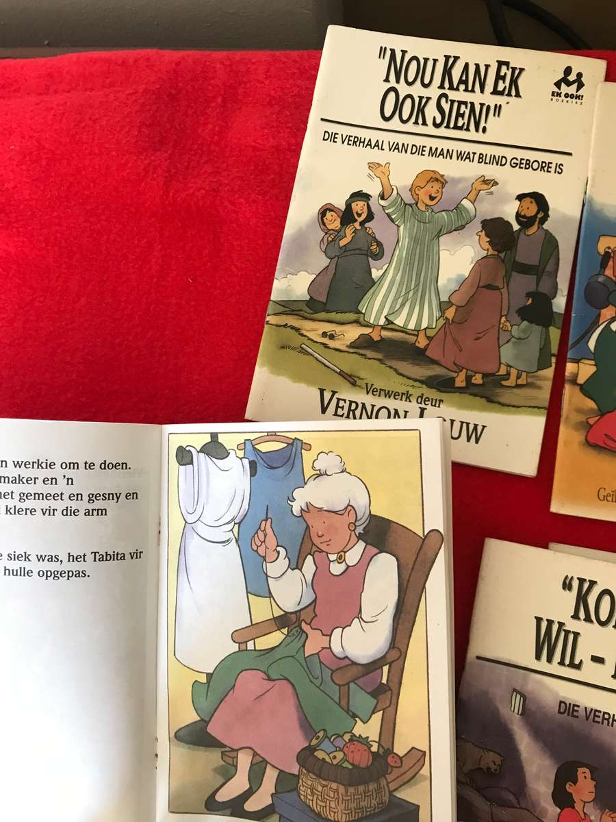 Lot 6 : 5 boekies (Bybel stories vir kinders) en een Die Nuwe Testament vir kinders