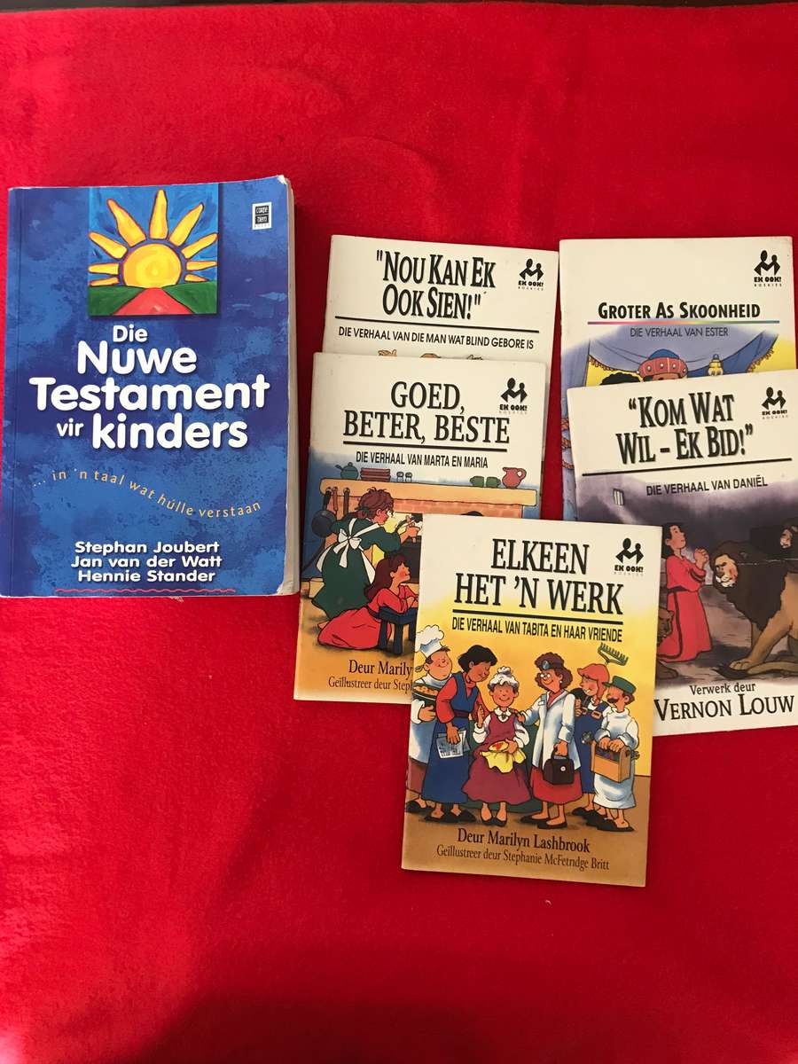 Lot 6 : 5 boekies (Bybel stories vir kinders) en een Die Nuwe Testament vir kinders