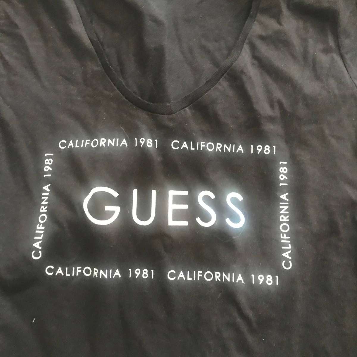 GUESS t-shirt size medium NEW