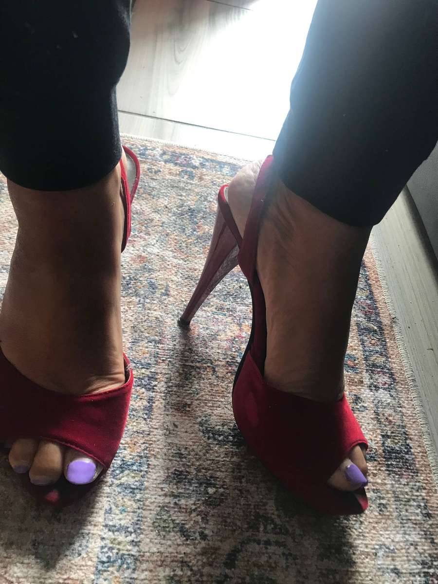 Red Ladies High heels Queen park size 7