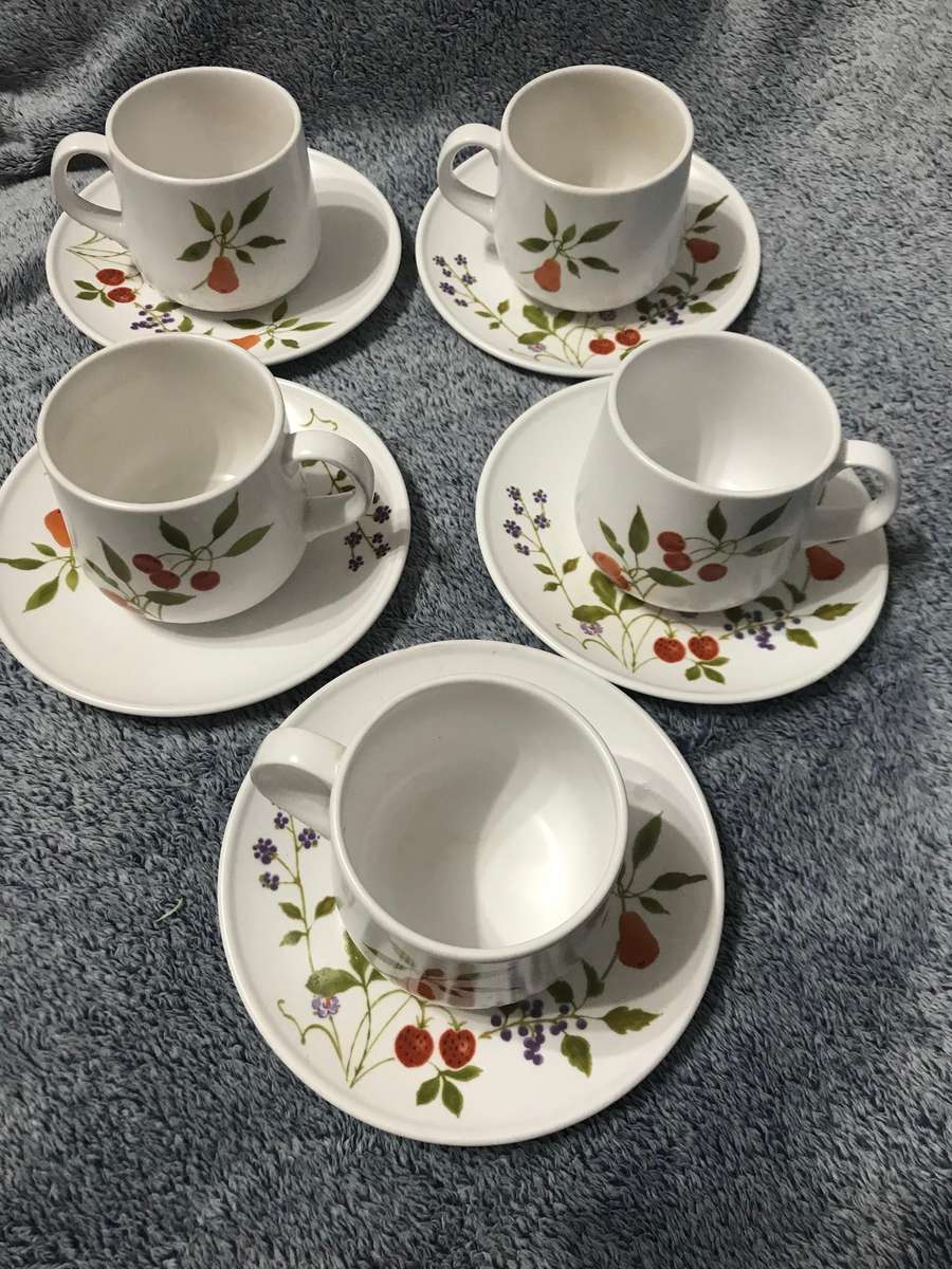 Noritake Progression Berries Such 9070 cups and sauces x5