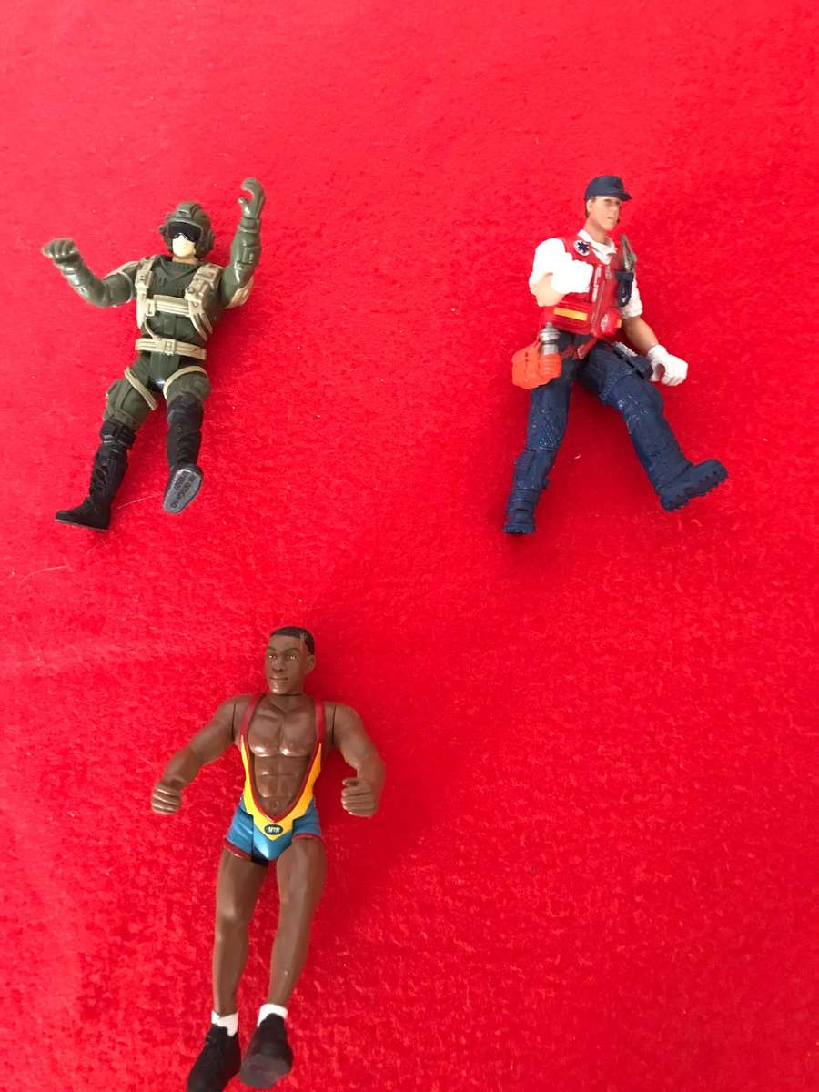 3 figurines movable legs and arms