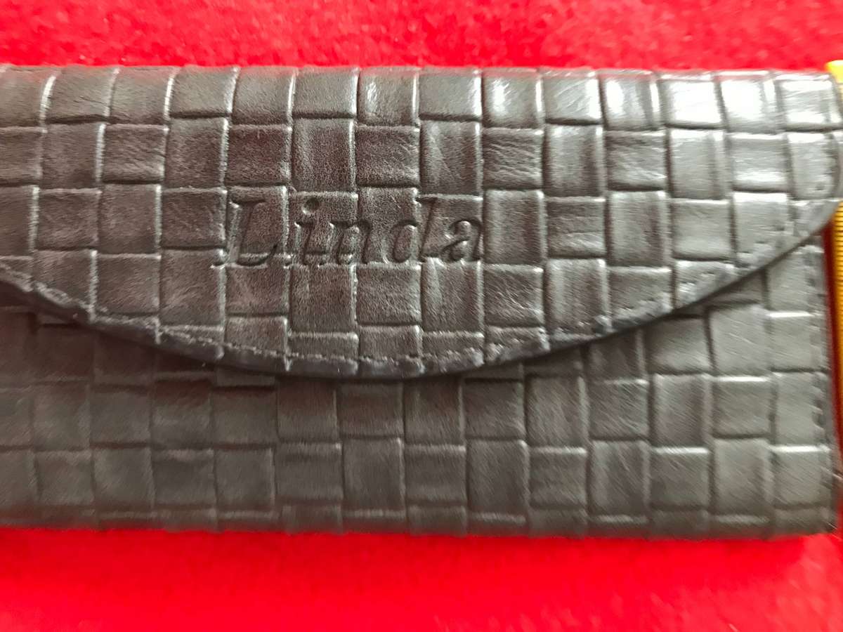 Grey Wallet  and bankcard holder name engraved Linda