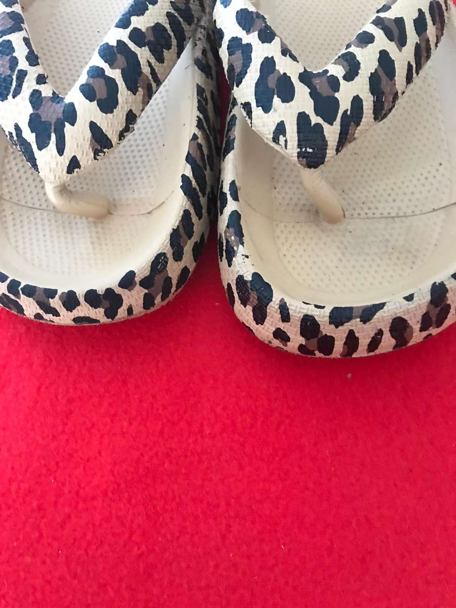 Leopard print thick sole flip flops size 42-43