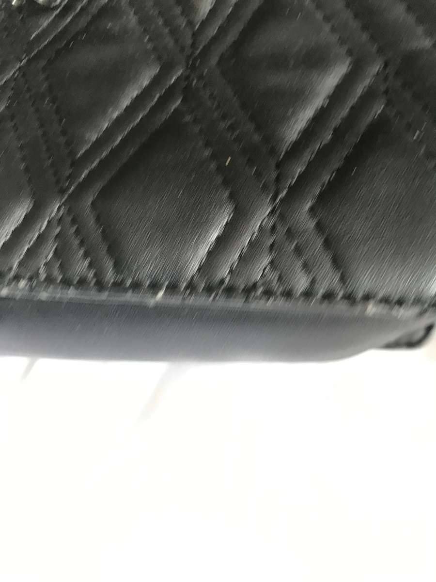 Guess bag beautiful lock decor used second hand