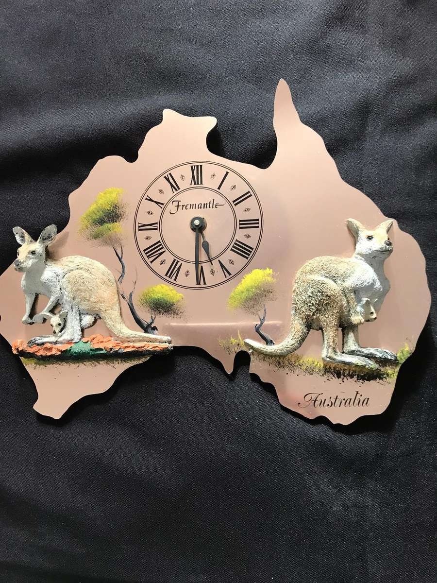Australia Souvenir lot of 3 (puzzle and clock and koala )