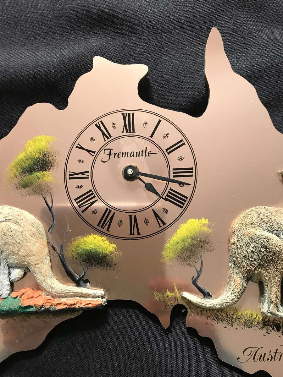 Australia Souvenir lot of 3 (puzzle and clock and koala )
