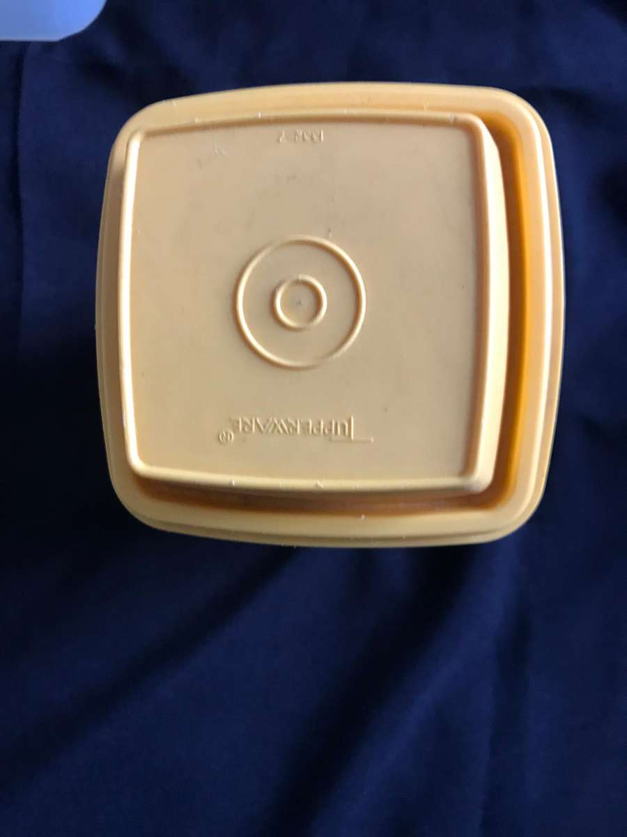 Tupperware lot 3