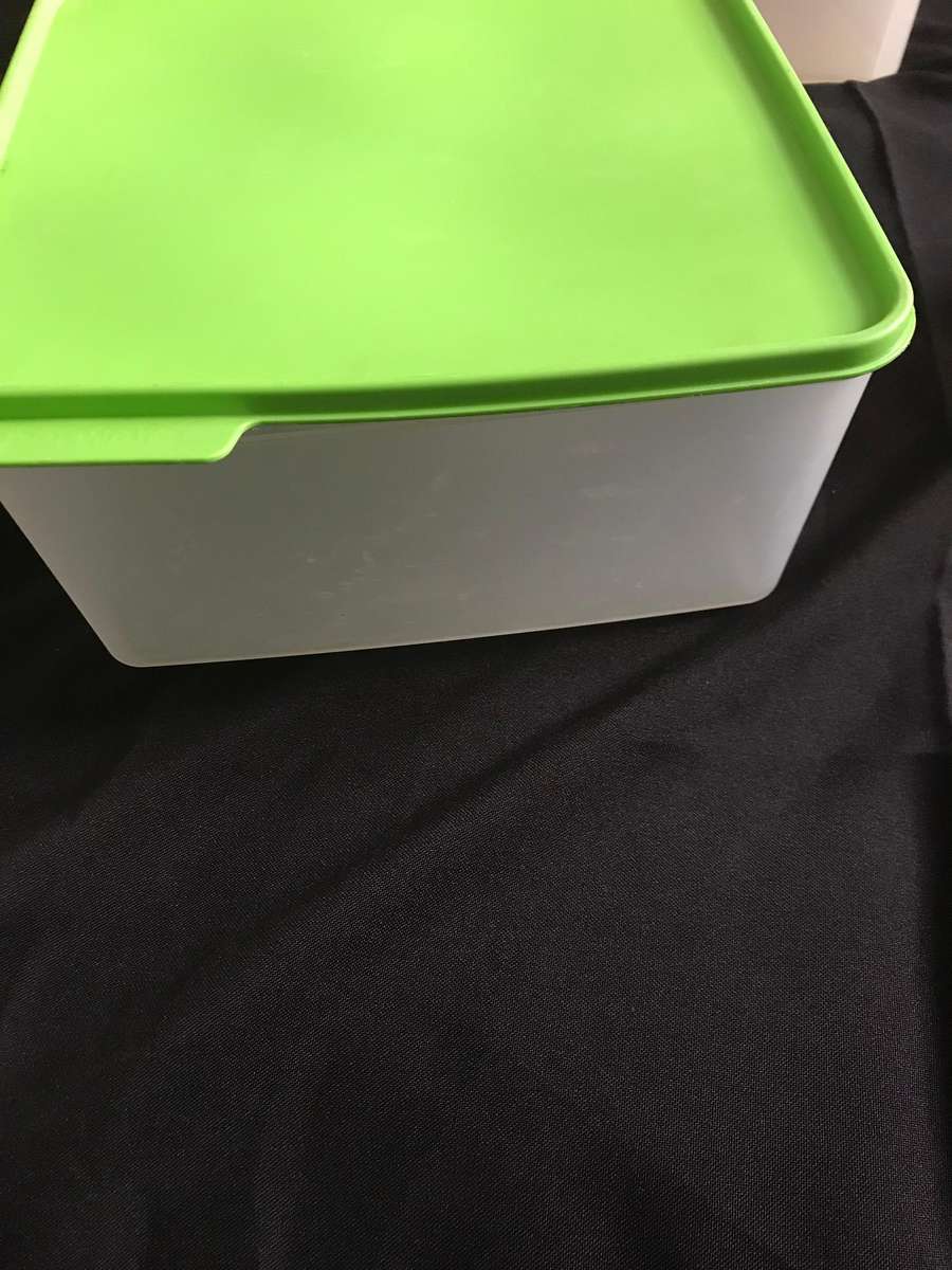 Tupperware lot 3