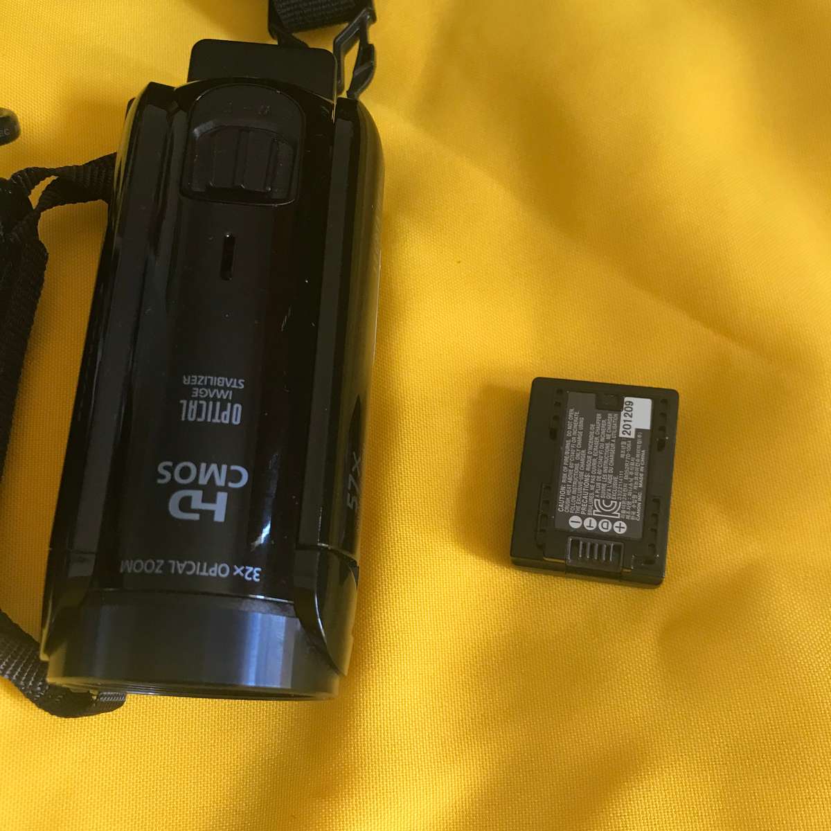 Canon Video Camera Legria HF R606 57 Zoom, Extra Battery, Charger, Camera Bag