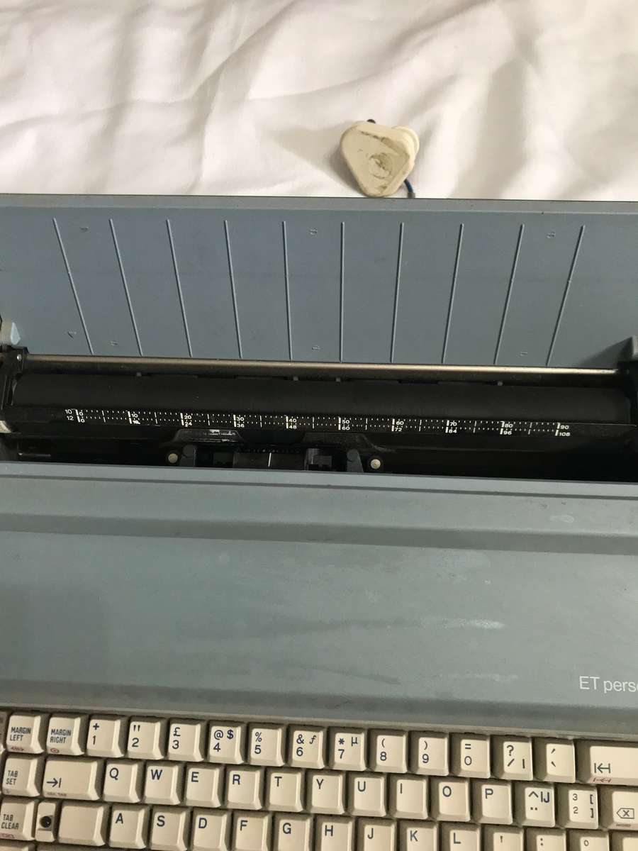 OLIVETTI ET PERSONAL 55 DESIGN BY MARIO BELLINI PORTABLE ELECTRIC TYPEWRITER